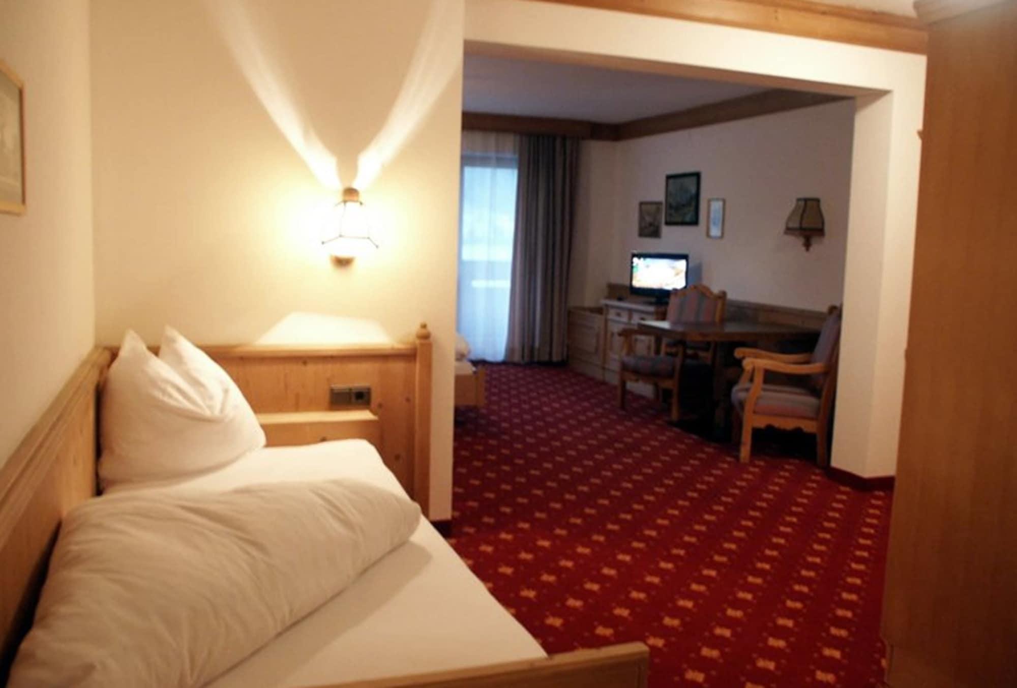 Hotel Malerhaus Fügen Zewnętrze zdjęcie
